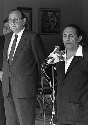 Archivo:Bundesarchiv B 145 Bild-F075027-0017, El Salvador, Genscher mit Präsident Duarte