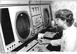 Archivo:Bundesarchiv Bild 183-1988-0817-024, Neuhaus, Wetterradarstation