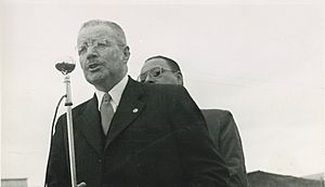 Archivo:Carlos Ibáñez del Campo, durante su campaña electoral