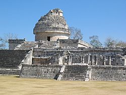 Archivo:Chichen Itza ruins in Mexico -- by John Romkey