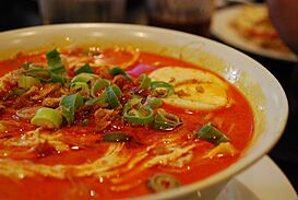 Chicken curry served in an Indonesian restaurant; February 2010.jpg