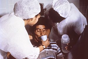 Archivo:Cholera rehydration nurses