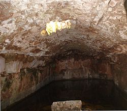 Archivo:Cistern (inside) Santa Àgueda
