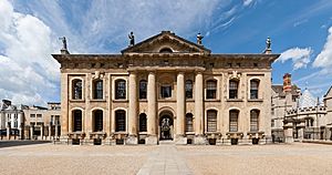 Archivo:Clarendon Building, Oxford, England - May 2010