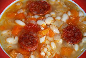 Archivo:Cocina Palentina Alubias de Saldaña con Chorizo 001