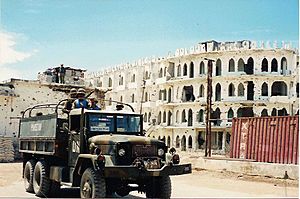 Archivo:Convoy trip in Mogadishu