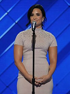 Archivo:Demi Lovato at the Democratic National Convention, July 2016 (cropped C)