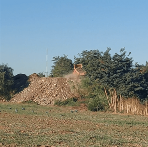Archivo:Depositación de escombros