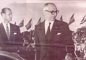 Archivo:El principe Felipe de Edimburgo con el presidente Arturo Frondizi