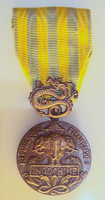Archivo:French Indochina medal law of 1 August 1953