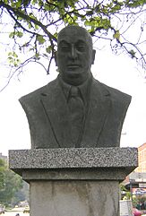 Archivo:Gilberto Alzate Avendaño Busto-Medellin