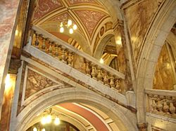 Archivo:Glasgow City Chambers Full Marble Staircase