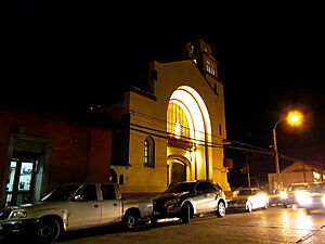 Archivo:Iglesia Molina de noche