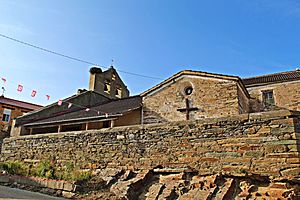 Archivo:Iglesia de San Martín en Lucillo