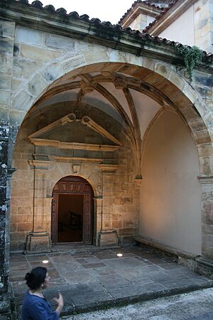 Archivo:Iglesia de la Santa Cruz (Inguanzo) 2