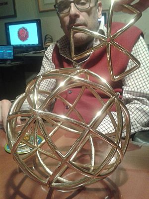 Archivo:Javier Romañach con Divertabah fabricado en metal