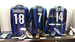 Archivo:Jerseys of Zanetti, Zamorano, Figo & Veron