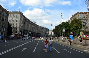 Archivo:Khreshchatyk weekend