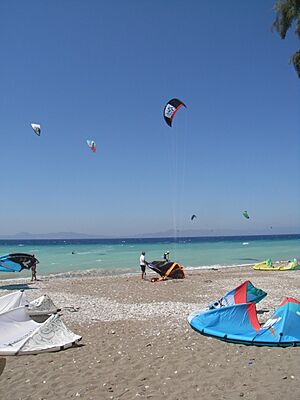 Archivo:KitesurfingKremasti