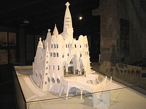 Archivo:Maqueta Cripta Güell