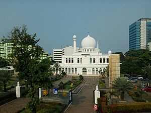 Archivo:Masjid Agung Al-Azhar 2021