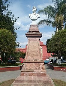 Archivo:Monumento a Julián Villagrán, Huichapan, Hidalgo, México. 01