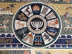 Archivo:Old Jerusalem Jewish Quarter street Mosaic 12 tribes
