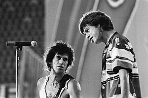 Archivo:Optreden Rolling Stones in het Feijenoordstadion, Rotterdam Mick Jagger en Keit, Bestanddeelnr 932-1927