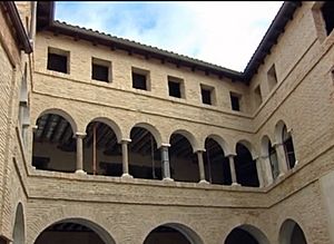 Archivo:Patio Palacio Aranda restaurado