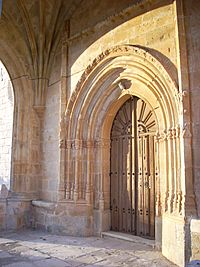 Archivo:Puerta iglesia
