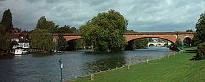 Archivo:Railway bridge Maidenhead