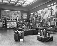 Archivo:Recruiting exhibition, Montreal, 1916-17