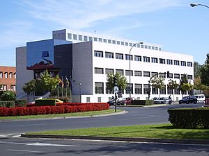 Archivo:Rectorado (University Headquarters) of Universidad de La Rioja in Logroño