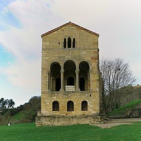 Archivo:Santa María del Naranco (Monte Naranco, Oviedo)