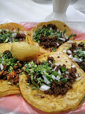 Archivo:Tacos misantecos con cebolla