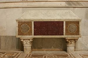 Archivo:Tomb of Margaret of Navarre - Cathedral of Monreale - Italy 2015