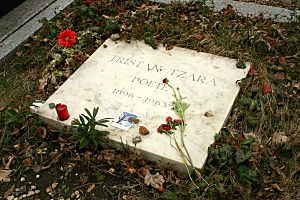 Archivo:Tristan Tzara grave