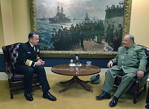 Archivo:US Navy 060420-N-2383B-010 Chief of Naval Operations (CNO) Adm. Mike Mullen meets with Algerian Chief of Staff Gen. Major Ahmed Gaid-Salah