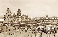 Archivo:Una vista de la Plaza Mayor y Catedral Metropolitana en 1916