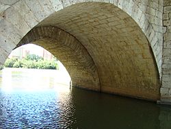 Archivo:Valladolid puente Mayor 05 ni
