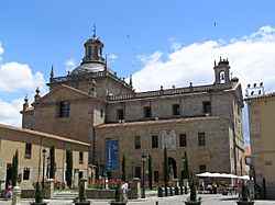 Archivo:Vista de la Capilla de Cerralbo desde la Plaza de San Salvador