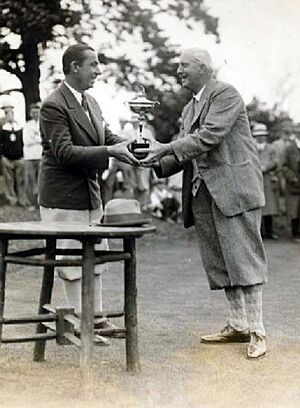 Archivo:1927 Rydr Cup Worcester CC Walter Hagen Trophy Presentation Receives the Ryder Cup from Ted Ray 