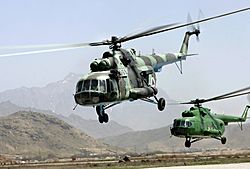 Archivo:Afghan MI-17 helicopters