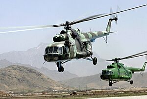 Archivo:Afghan MI-17 helicopters