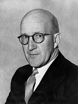 Archivo:Arnold Nordmeyer (1954)