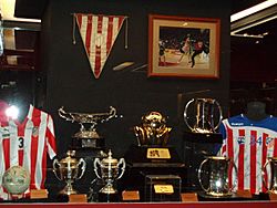 Archivo:Atlético Madrid´s handball trophys