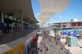 Archivo:Avenida 2008 durante la Expo de Zaragoza