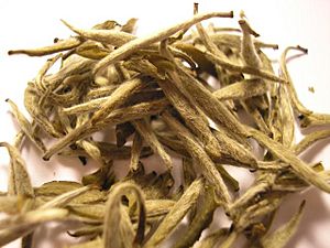 Archivo:Bai Hao Yin Zhen tea leaf (Fuding)