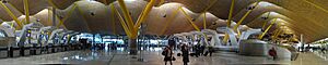 Archivo:Barajas terminal 4 panorama, Madrid