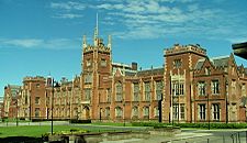 Archivo:Belfast Queen University